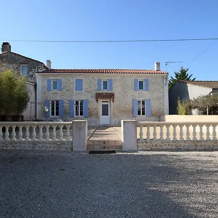 Holiday home Domaine Les 3 Iles *